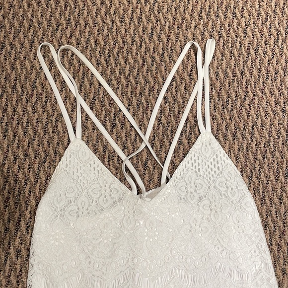 NEW Miami white lace dress with Criss cross back from Francesca’s - Picture 3 of 5